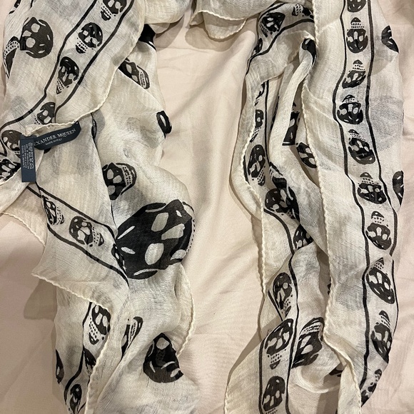 Alexander McQueen Accessories - Alexander McQueen Skull Scarf